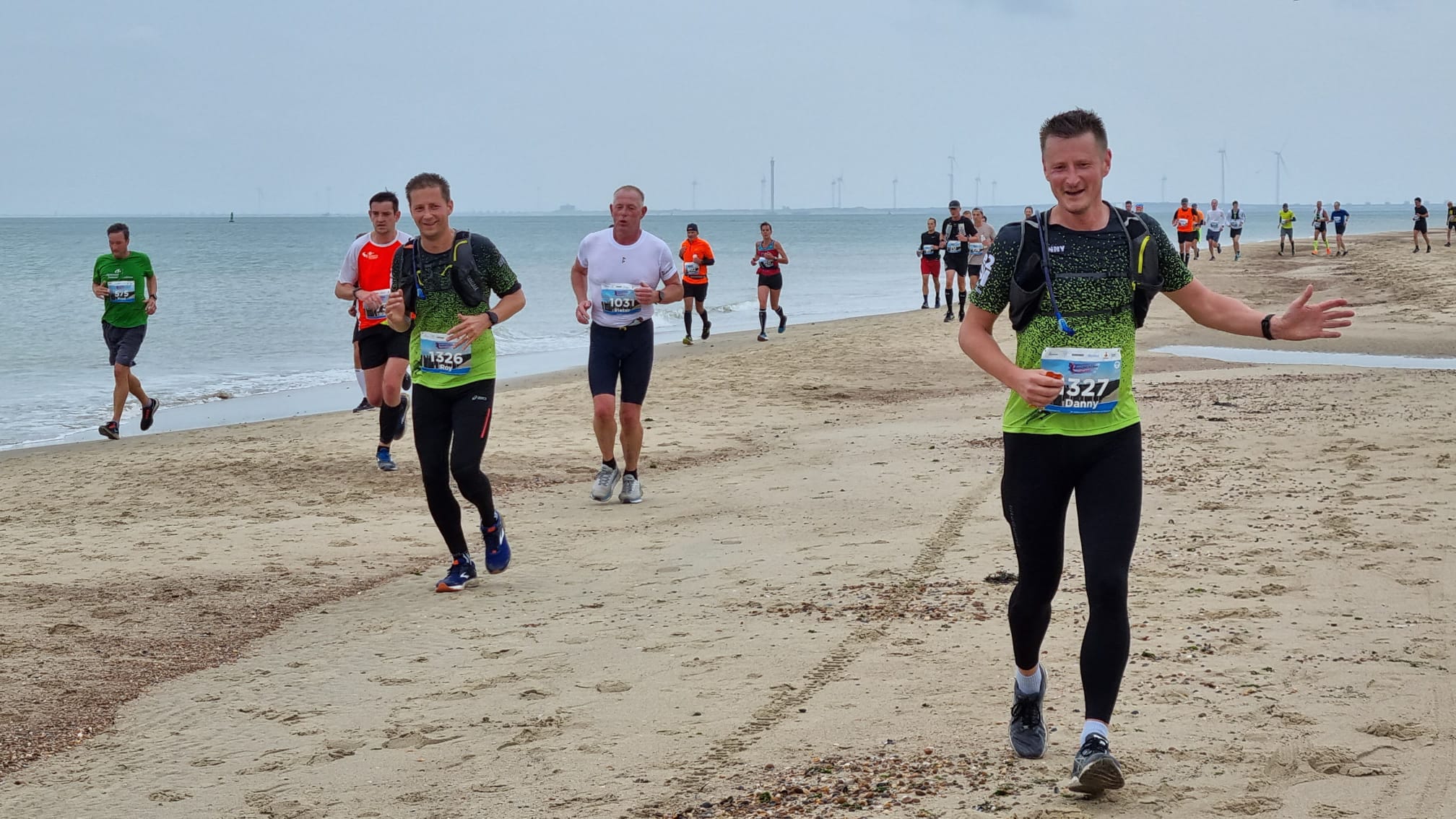 Support midden op het strand